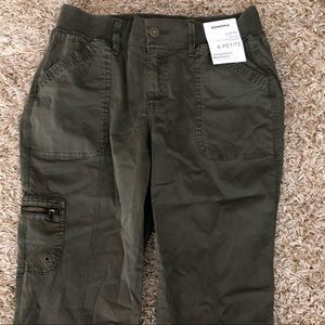 Capri cargo pants green NWT
